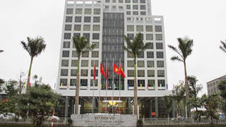 Công chức, viên chức không được chơi điện tử, nghe nhạc trong giờ làm việc