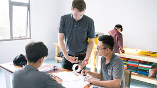 Chủ tịch trường đại học lớn ở Mỹ tiết lộ lý do chuyển đến Việt Nam làm việc 