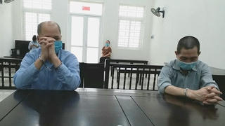 Bị tuyên tử hình, bị cáo bật khóc chắp tay xin lỗi mẹ già