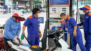 Giá xăng có thể tăng mạnh lần thứ 3 liên tiếp vào ngày mai