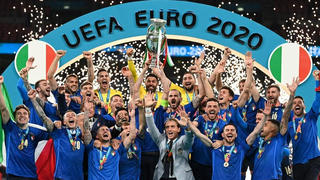 Italia vô địch EURO 2020: Thiên thanh bay trên đỉnh châu Âu