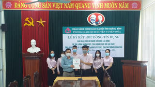 Giải ngân cho vay hỗ trợ doanh nghiệp bị ảnh hưởng bởi dịch COVID-19 ở Tuyên Hóa (Quảng Bình)