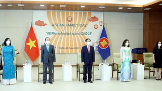 Long trọng Lễ chào cờ kỷ niệm 54 năm thành lập ASEAN tại Hà Nội