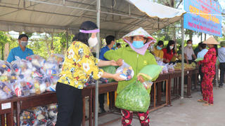 ZaloPay và Sendo "gói trọn yêu thương" hỗ trợ người dân khó khăn trong vùng dịch
