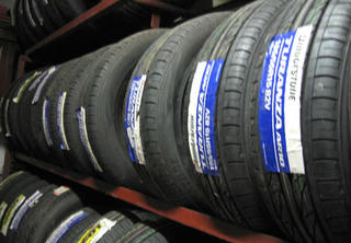 Nhập lốp ô tô Trung Quốc: “Giấu nhẹm” 75% giá trị hàng để trốn thuế