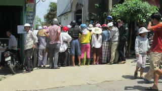 “Mật phục” dưới gầm giường nhà nghỉ để bắt quả tang vợ ngoại tình, giết hại tình địch