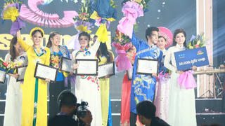 Gay cấn đêm nhạc Dân gian Sao Mai 2015