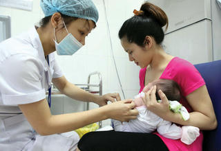 Bài 1: Bùng nổ dịch vụ “chui” từ “cơn sốt” vắc-xin dịch vụ