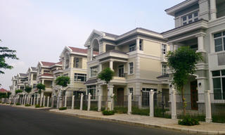 Nên gửi tiết kiệm hay mua nhà cho con với 2 tỷ đồng?