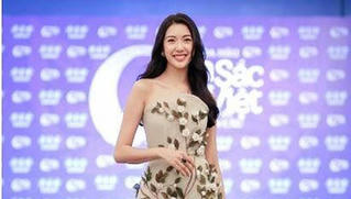 Á hậu Thúy Vân đọ nhan sắc cùng thí sinh Hoa Hậu Bản Sắc Việt Toàn Cầu 2019