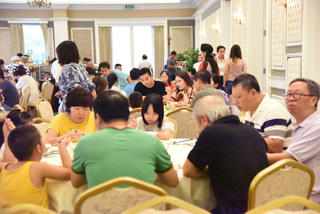 Xả hơi dịp lễ, người dân chuộng nghỉ dưỡng 5 sao