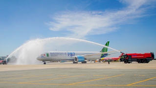 Máy bay thân rộng Boeing 787-9 Dreamliner 'Ha Long Bay' của Bamboo Airways thực hiện chuyến bay thương mại đầu tiên