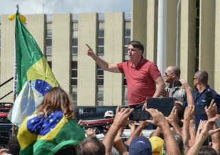 Tổng thống Brazil: Lãnh đạo duy nhất trên thế giới biểu tình đòi chấm dứt cách ly