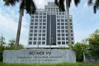 Đề nghị tạm dừng giải quyết chế độ cho cán bộ không tái cử