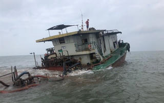 Bộ đội Biên phòng Hải Phòng cứu nạn thành công 5 thuyền viên trên vùng biển huyện Cát Hải