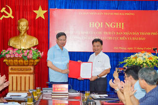 Trao Quyết định bổ nhiệm Chi cục Trưởng Chi cục Biển và Hải đảo tại Hải Phòng
