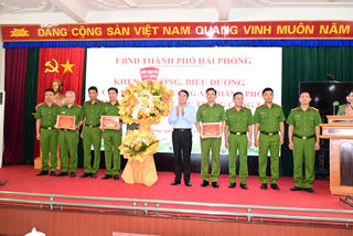 Hải Phòng: Biểu dương, khen thưởng lực lượng Công an trong vụ truy bắt đối tượng nổ súng tại bến xe Vĩnh Niệm