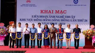 Khai mạc Liên hoan Ảnh nghệ thuật khu vực Đồng bằng sông Hồng tại Ninh Bình