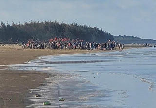 Hai học sinh Thanh Hóa bị cuốn trôi khi đi tắm biển