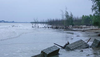 Thanh Hóa công bố tình huống khẩn cấp sạt lở, xâm thực bờ biển cửa Lạch Hới