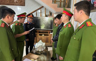 Nguyên cán bộ địa chính một thị trấn tại Thanh Hóa bị khởi tố