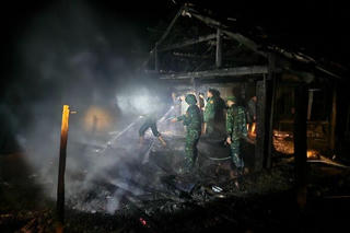 Nghệ An: “Bà hỏa” ghé thăm thiêu rụi căn nhà cặp vợ chồng già