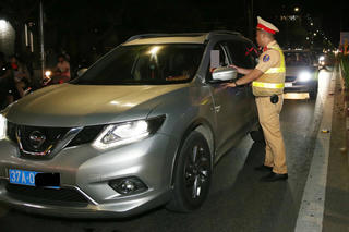 Văn bản chỉ đạo chưa “ráo mực” một lái xe biển xanh vi phạm nồng độ cồn