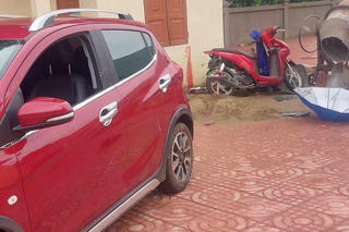 1 học sinh lớp 6 bị nữ giáo viên lùi ô tô cán tử vong