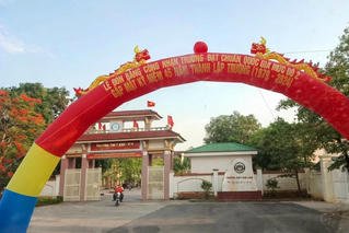 Nguyên hiệu trưởng đột quỵ khi đang phát biểu 