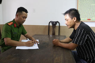 Bắt 2 đối tượng lừa bán tượng cổ, chiếm đoạt 2 tỷ đồng 