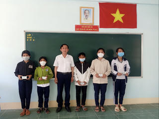 TP. Kon Tum đẩy mạnh phong trào hỗ trợ thẻ BHYT cho học sinh DTTS có hoàn cảnh khó khăn 