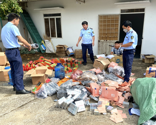 Cục quản lý thị trường Kon Tum tổ chức tiêu hủy hàng hóa vi phạm 