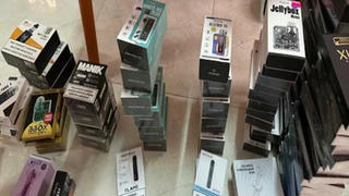 Đột kích cơ sở kinh doanh thuốc lá điện tử không rõ nguồn gốc