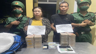 Khởi tố cặp đôi vận chuyển 34 bánh heroin qua biên giới 
