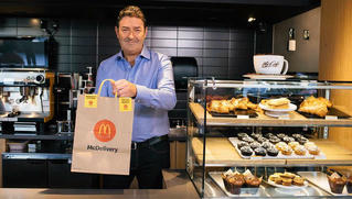 CEO McDonald's từ chức vì quan hệ tình cảm với nhân viên