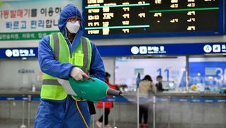Trốn cách ly dịch COVID-19: Nơi bỏ tù, nơi phạt tiền thật nặng