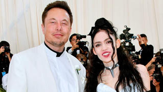 Elon Musk chia sẻ ảnh con trai đầu lòng với ca sĩ Crimes 