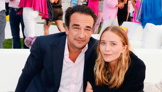  Mary-Kate Olsen ly hôn em trai cựu Tổng thống Pháp 