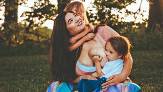 Vẫn cho con bú dù đã 5 tuổi và chưa có ý định cai sữa