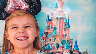 Mẹ tạo Disneyland tại nhà cho con gái