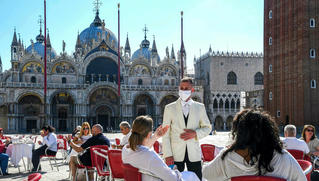 Khách du lịch quốc tế quay trở lại Venice, Italy