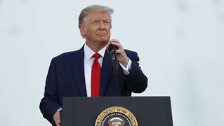 Donald Trump dọa cắt kinh phí đối với những thành phố "vô pháp"
