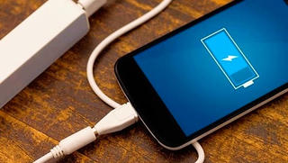 Nữ sinh tử vong khi nghe nhạc từ điện thoại đang sạc pin