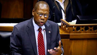 Bộ trưởng Y tế Nam Phi Zweli Mkhize mắc Covid-19