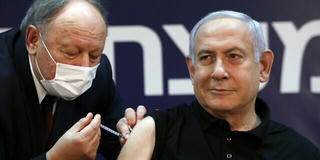Thủ tướng Israel tiêm vaccine Pfizer/BioNTech