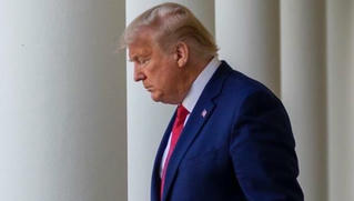 Ông Donald Trump nhận tỷ lệ ủng hộ thấp nhất lịch sử 