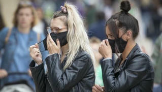 Dịch Covid-19 sáng 8/2: Indonesia phê duyệt vaccine Sinovac cho người cao tuổi