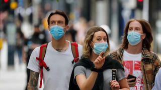 Dịch Covid-19 sáng 10/2: Anh doạ phạt tù 10 năm người vi phạm lệnh cách ly Covid-19, Hungary là nước EU đầu tiên tiêm vaccine Sputnik