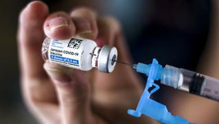 Mỹ mua thêm 100 triệu liều vắc-xin ngừa COVID-19 phòng "sự cố bất ngờ"