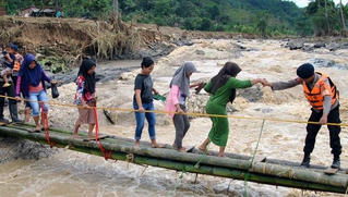 Lũ quét ở Indonesia khiến 23 người thiệt mạng, 2 người mất tích